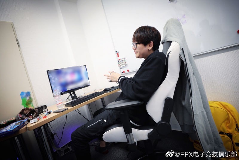 九游娱乐-Karsa意外战胜DWG，领先优势明显引爆全场！