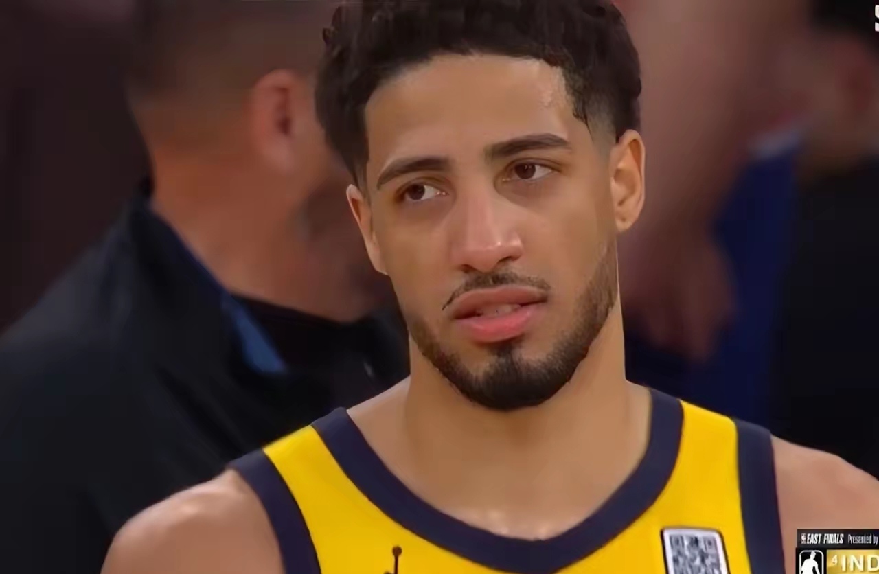 九游娱乐-西亚卡姆迎来十赛季出色发挥，G2观众热烈欢呼！