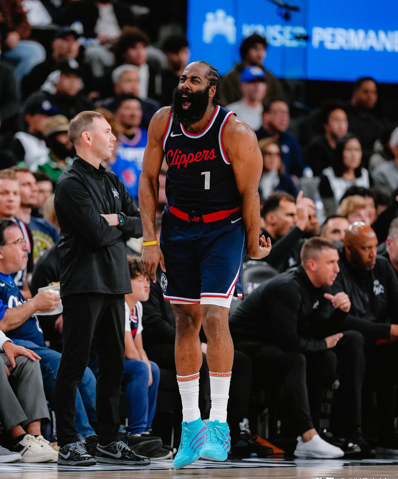 九游-哈登重返赛场，持续失利首场状态出色，G2观众沸腾！