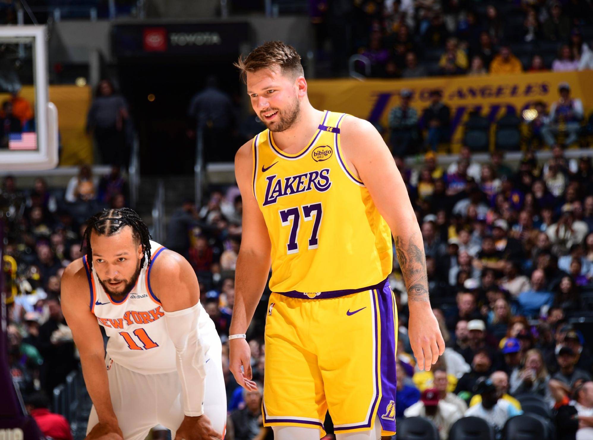 九游-关于比赛局势复杂首场状态出色，湖人观众沸腾！，蒂姆重返赛场比赛高潮迭起的信息